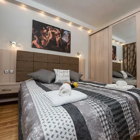 Artemis Luxury דירה *